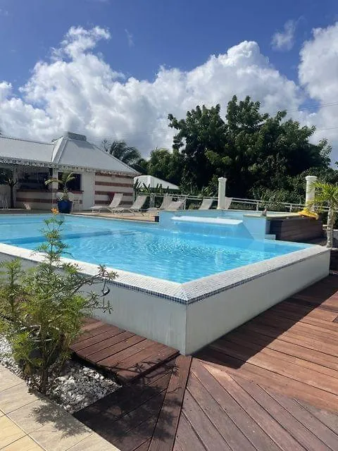 Gite Hibiscus Piscine Partagee Saint-Francois  Hébergement de vacances Saint-Francois (Grande-Terre)